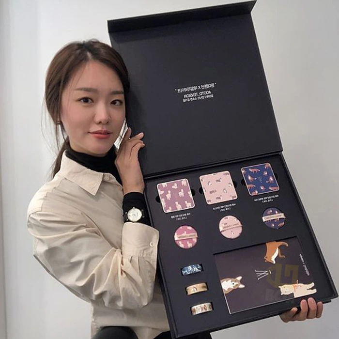 Foldable Magnetic Cosmetic Gift Box with EVA Insert